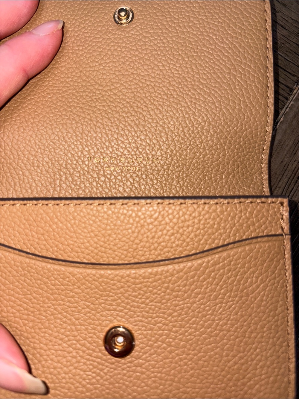 NWT Tory Burch Tan Pebbled Leather Key Card Pouch with Gold Hardware - Picture 7 of 8